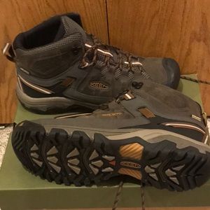 Almost brand New Men’s Keen Size 12 Hiking Boots